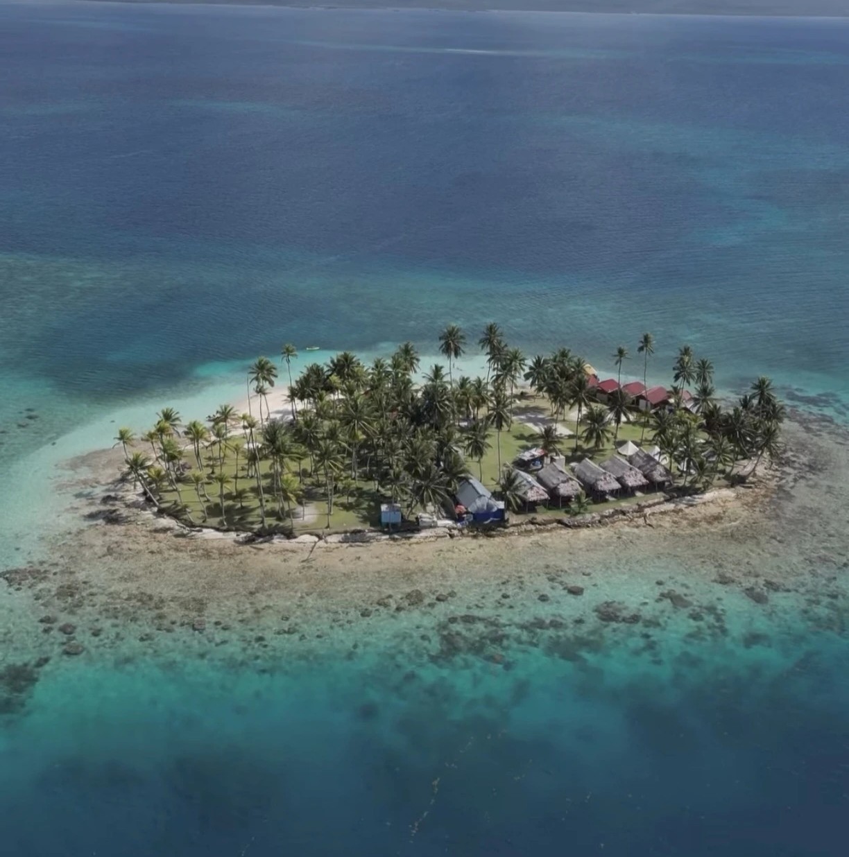 Isla Pelicano vista desde el mar